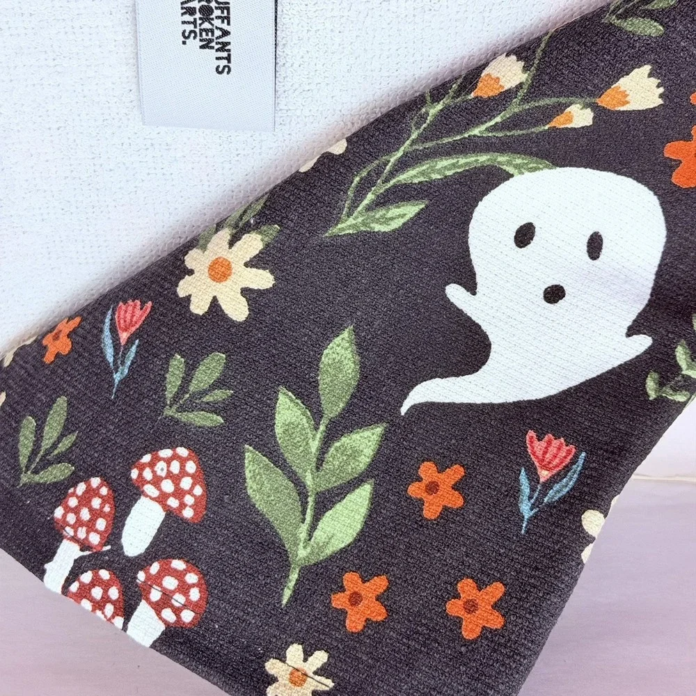 Halloween Tea Towels Set 2 Glow in the Dark NOS Rare Spooky Party Decor NOS NEW